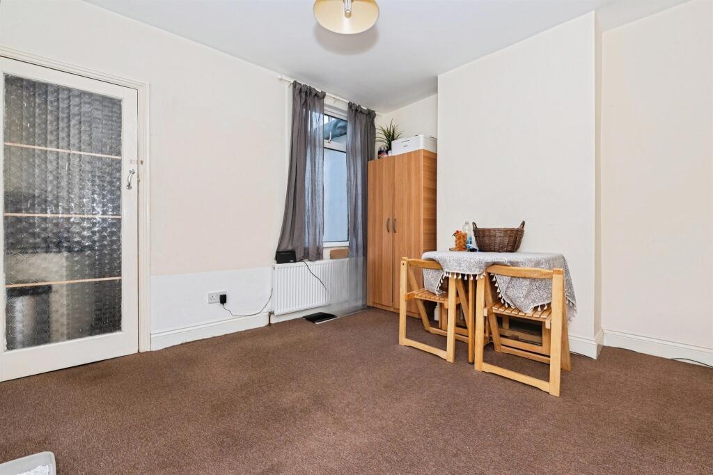 House in Thurrock, Essex - View 4