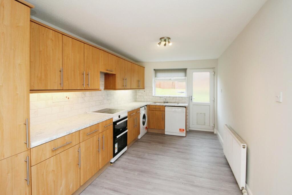 Poppleton Drive, Tingley, Wakefield, West Yorkshire, WF3 photo 2