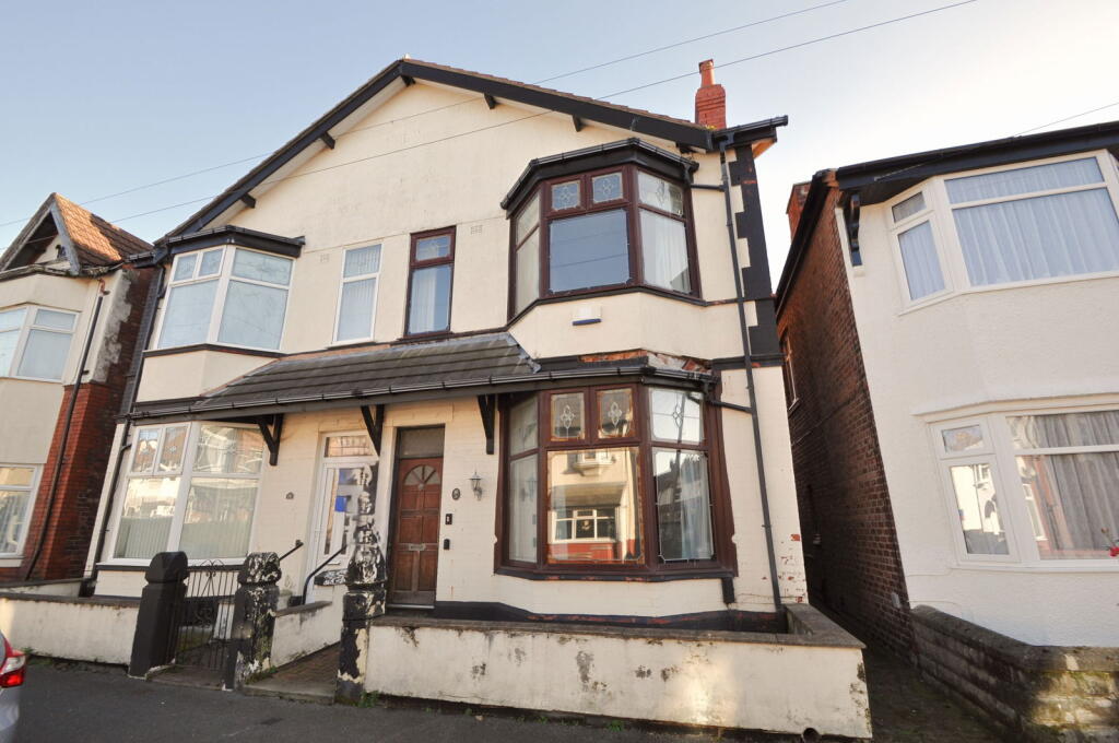 House in Wirral, Liverpool City Region - View 5