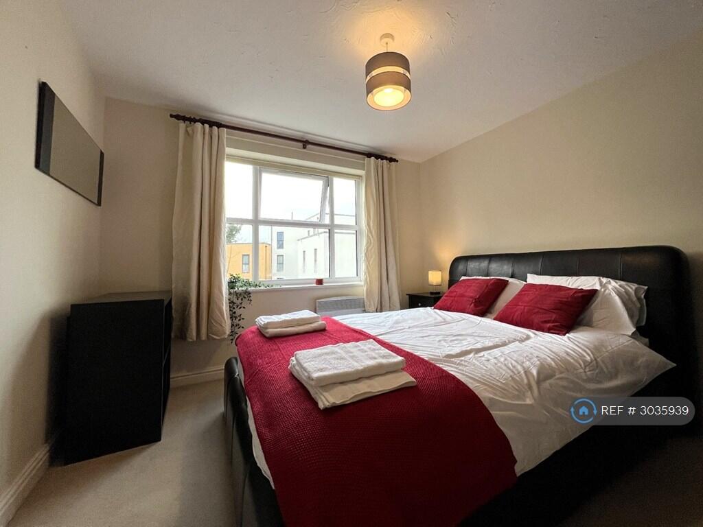 Apartment in Reading - View 5