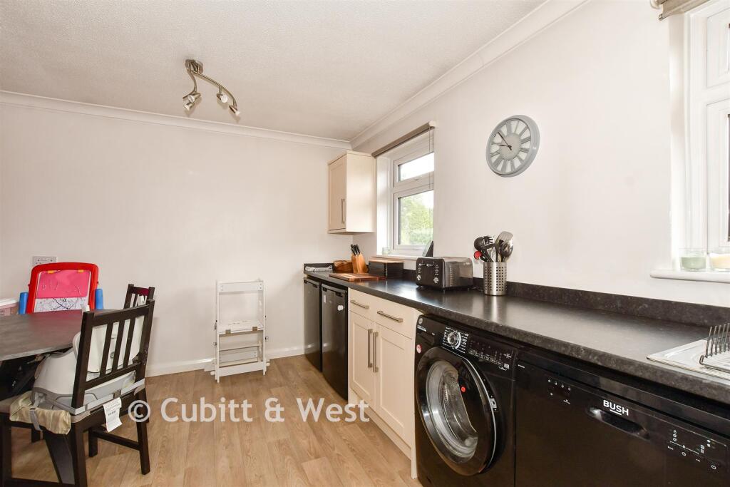 Apartment in Horsham, North Heath, North Horsham - View 3