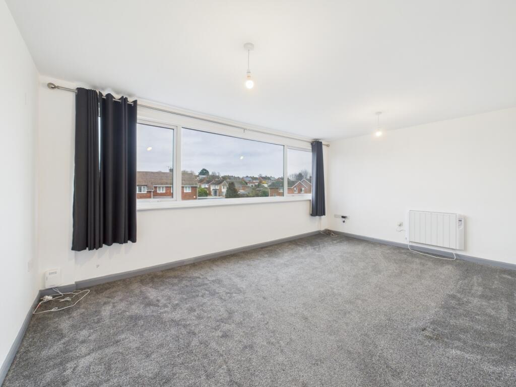 Apartment in Gloucester - View 3