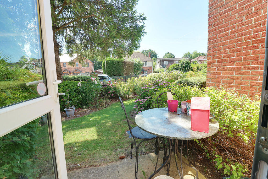 Padnell Road, Cowplain, Waterlooville - View 3