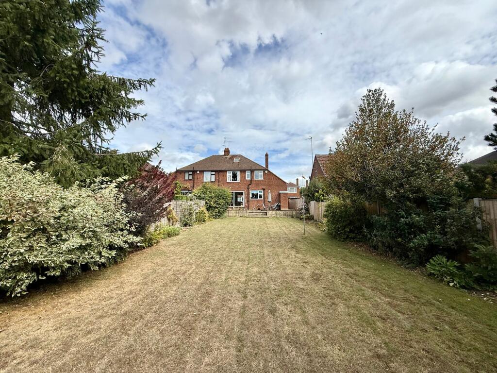 House in Luton - View 3