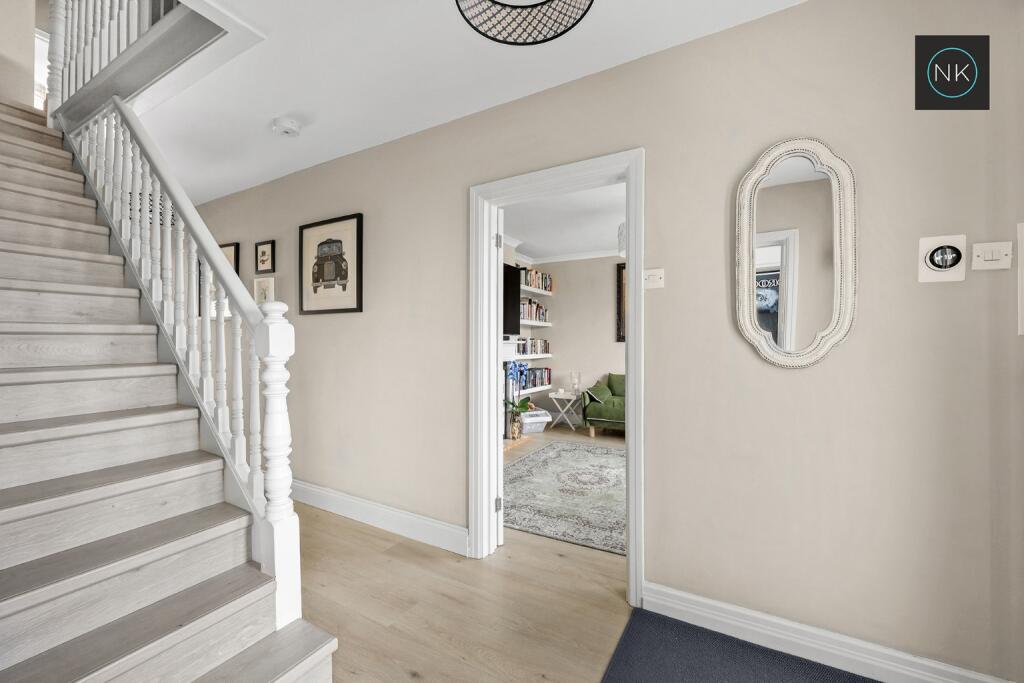 House in Epping Forest, Theydon Bois - More