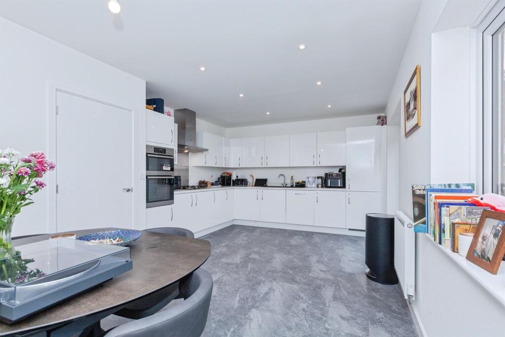 Weston Rise, Oadby, Leicester photo 4
