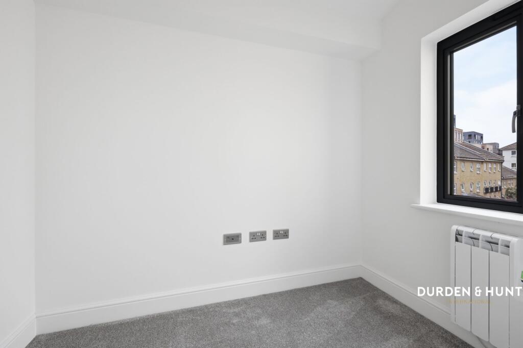 4 bedroom end of terrace house for rent