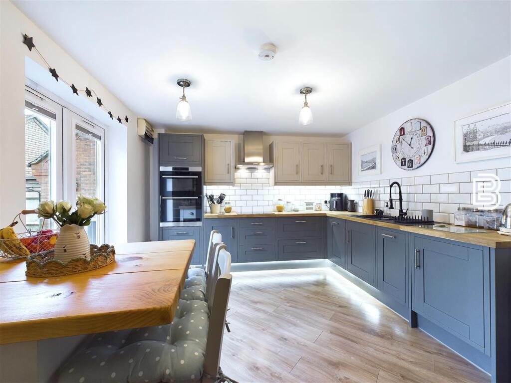 Crackthorne Drive, Coton Park, Rugby photo 2