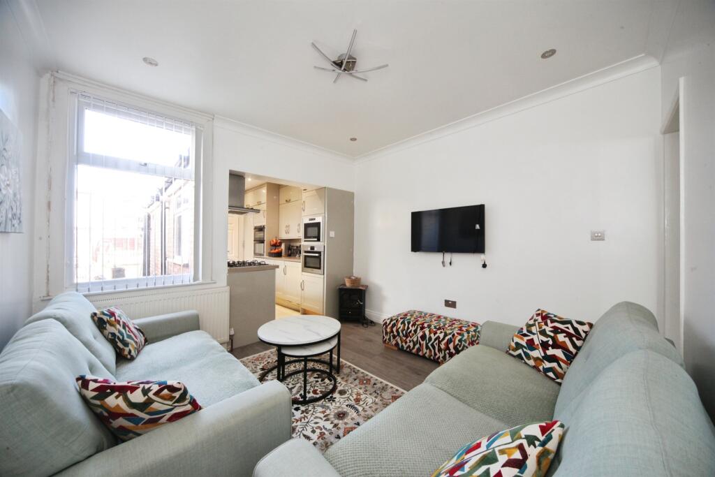 Warwick Road West, Luton - View 2