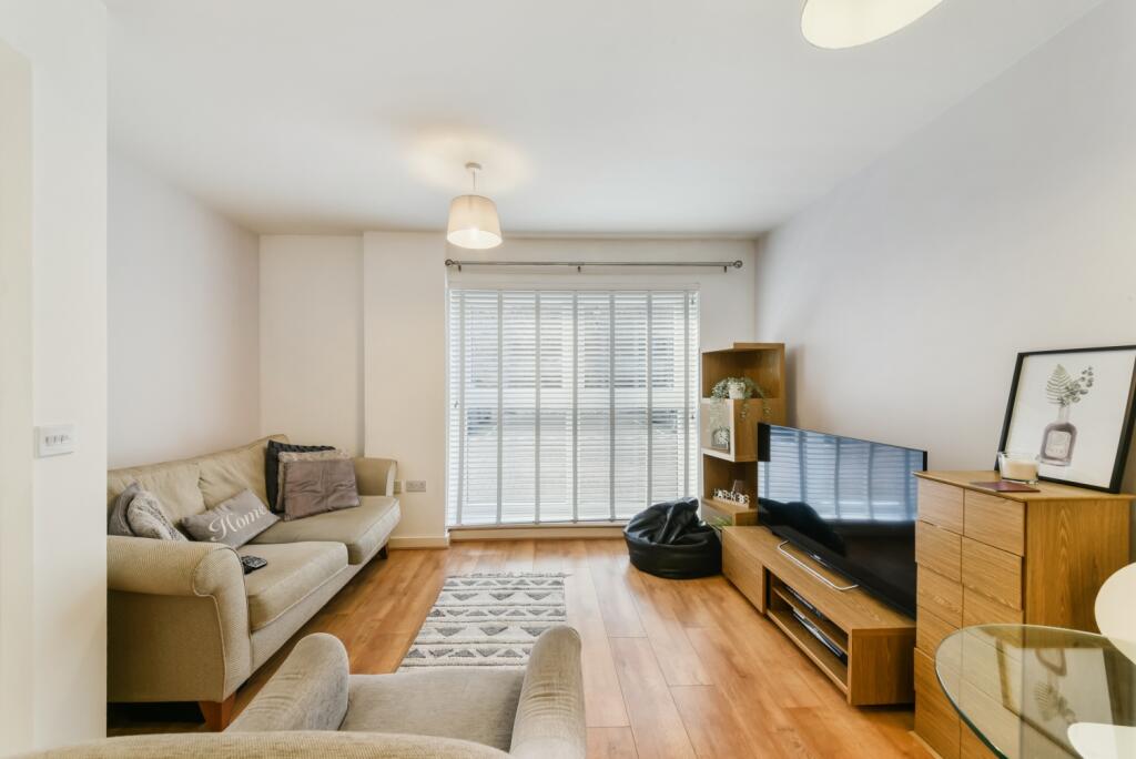 2-bed flat on Forge Square, Isle Of Dogs, London, E14, £390,000