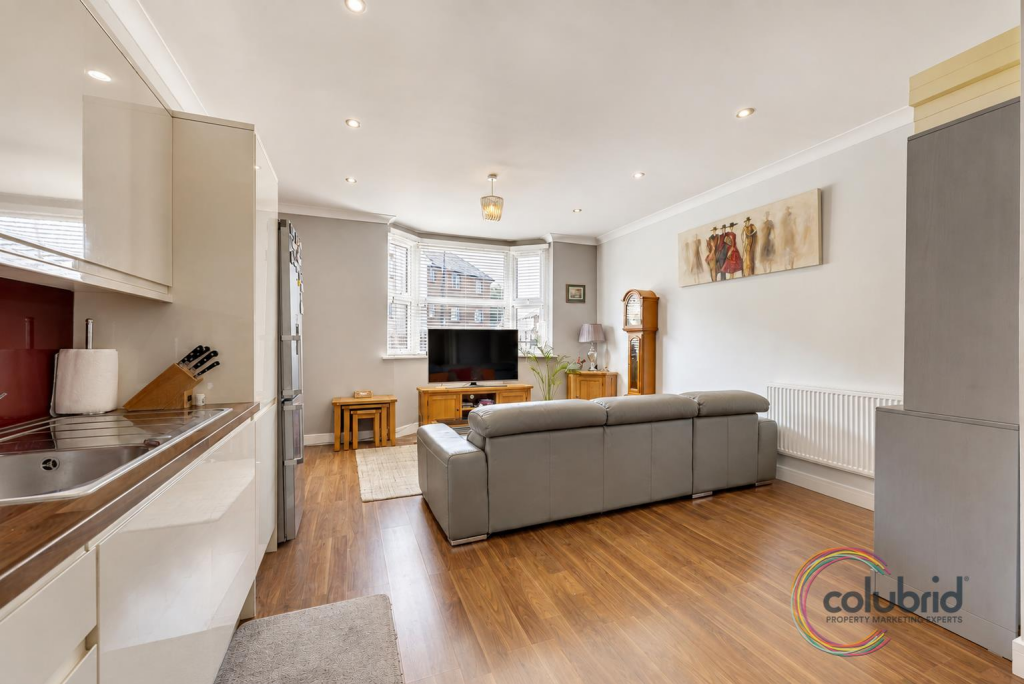 Apartment in Romford - View 5