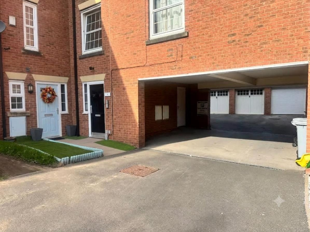 1-bed flat on Gibson Close, Nantwich, £750/mo