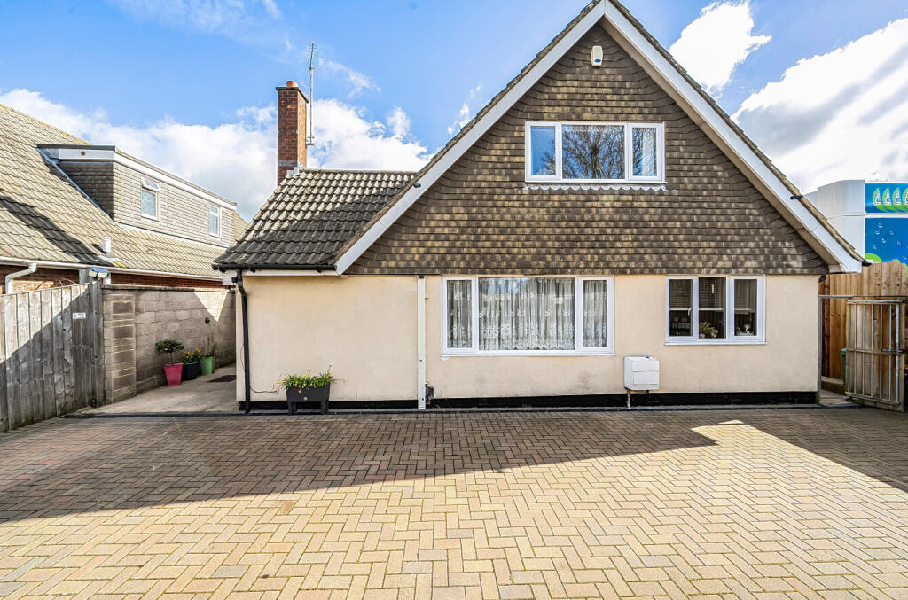 Main image of property: Cricklade Road, Swindon, SN2