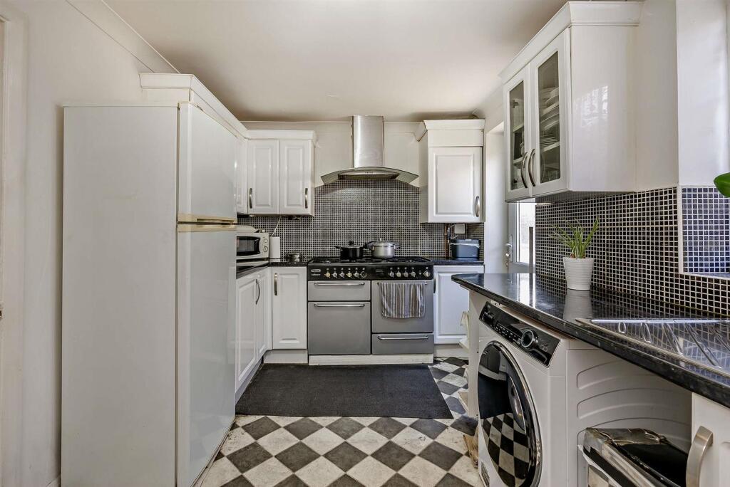 House in Slough - View 4