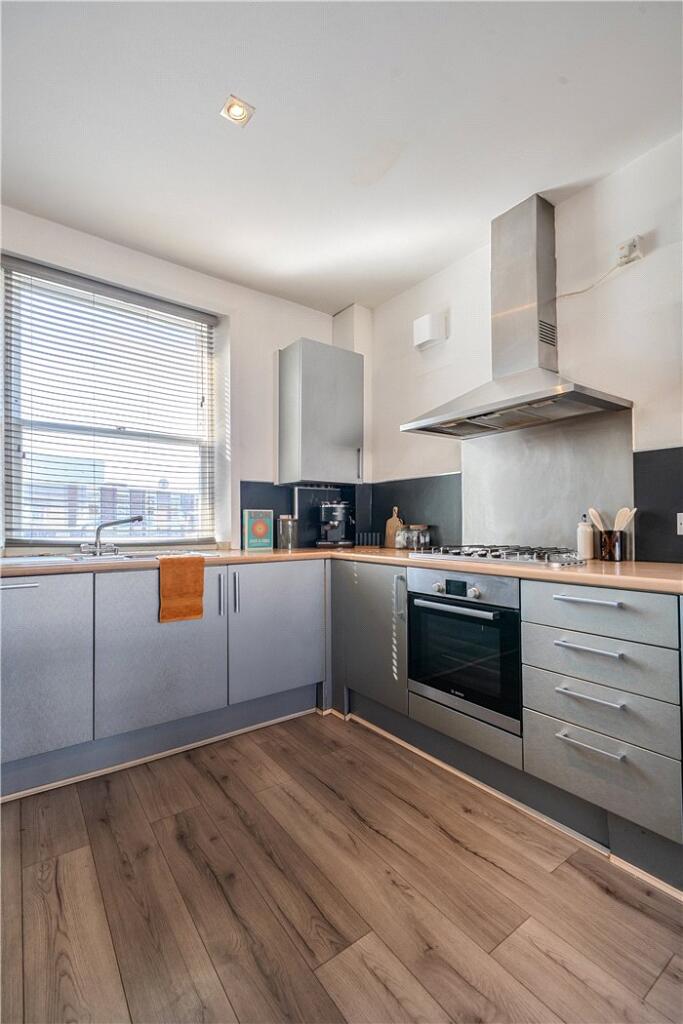 Apartment in London - More
