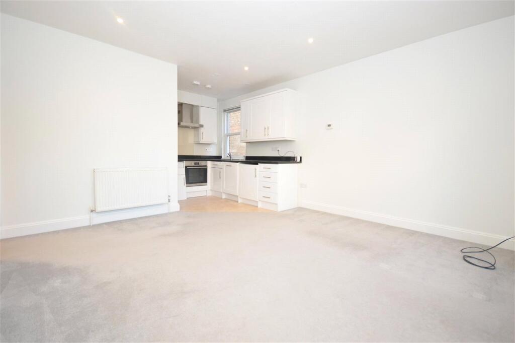 Apartment in Richmond, North Sheen - View 3
