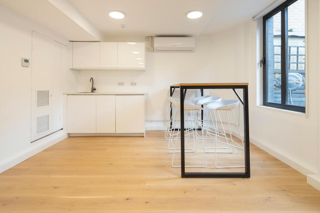 MC4453-8918-HR.jpg