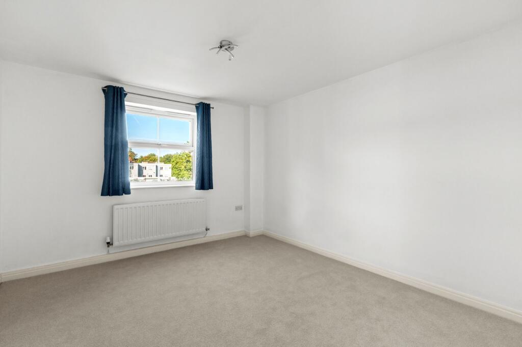 Apartment in Hemel Hempstead - View 4