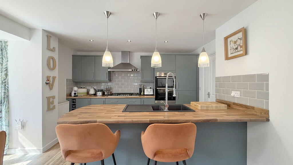 House in Westbury, Leigh Park - View 5