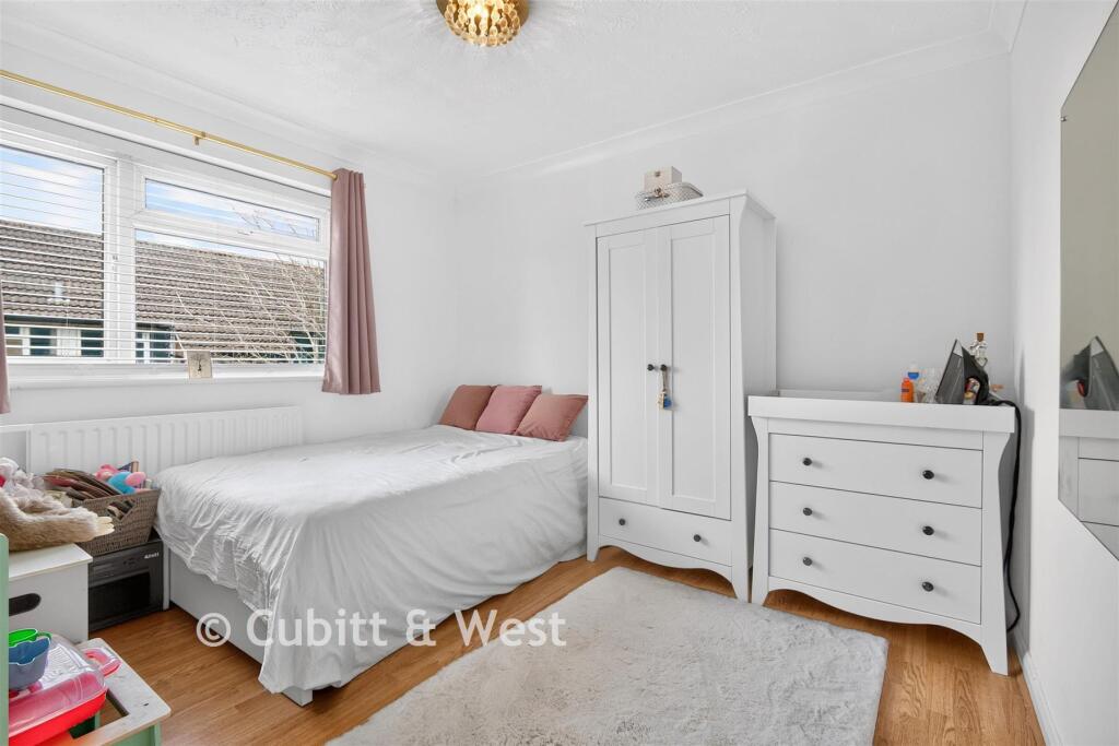 House in Kingston upon Thames - More