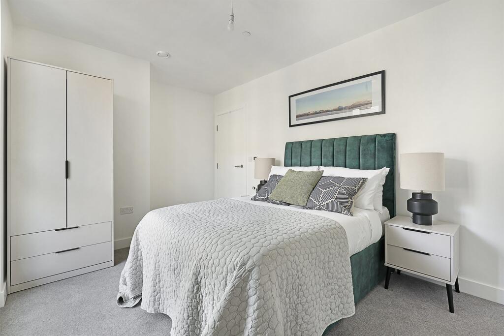 Apartment in Hounslow, Lampton, Heston - View 3