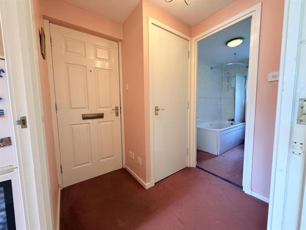 Woodlands Court, Old Kilpatrick, Glasgow photo 4