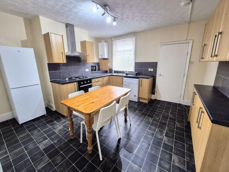 House in Leeds, Hyde Park - View 3