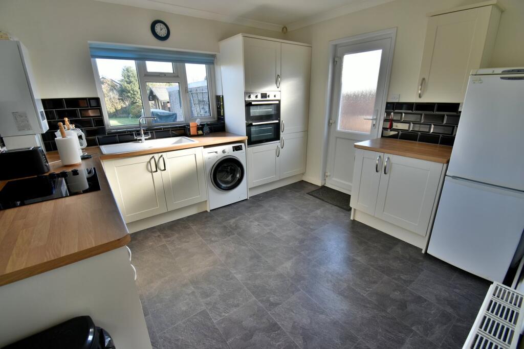Mayfield Way, Ferndown, BH22 photo 4