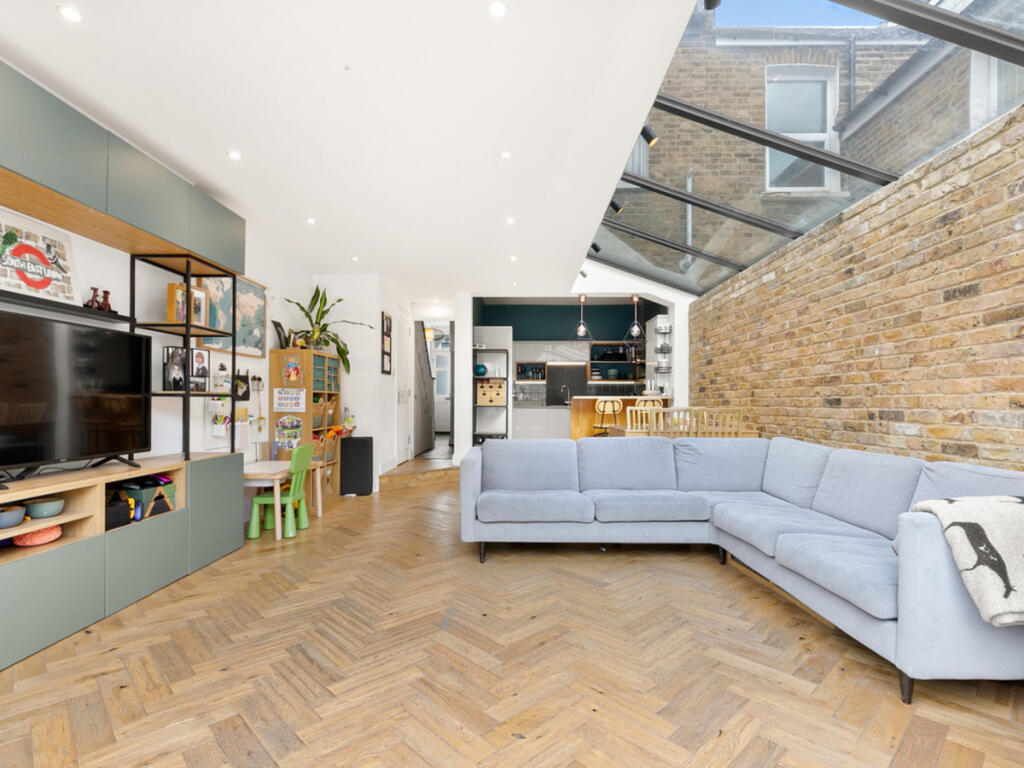 House in London - View 2