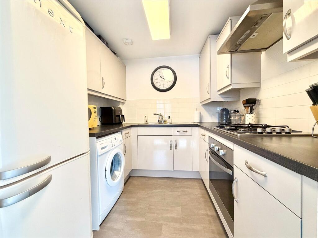 Apartment in Blunsdon St Andrew, Redhouse, St. Andrews - More