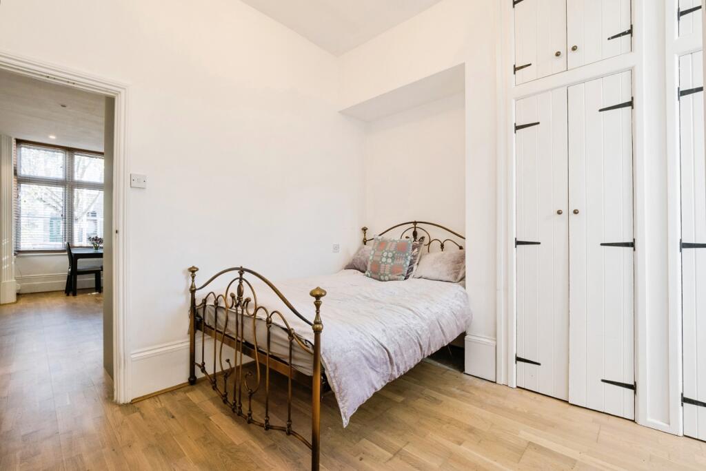 Apartment in London, South Woodford - More