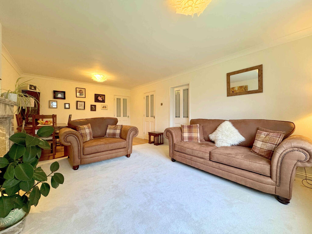 Apartment in Bradford, Scalebor Park, Burley - View 5