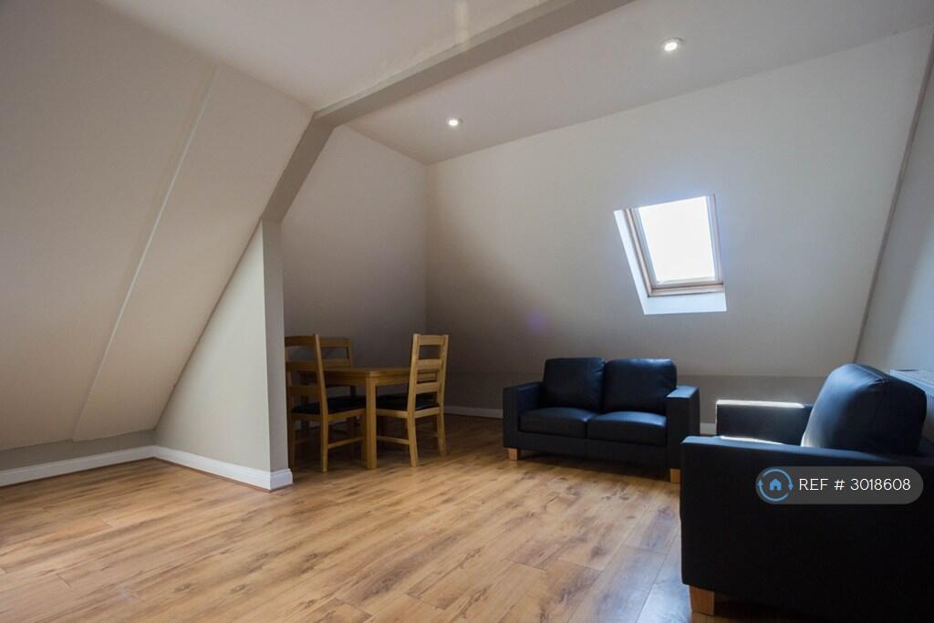 Apartment in Southampton - View 3