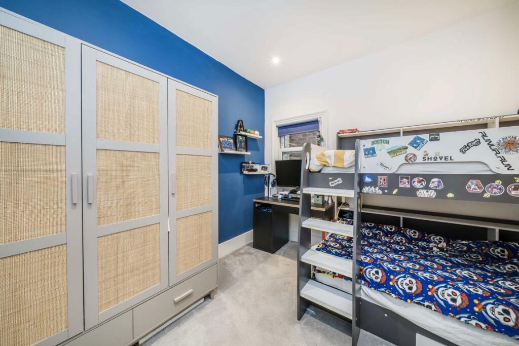 Apartment in London - More