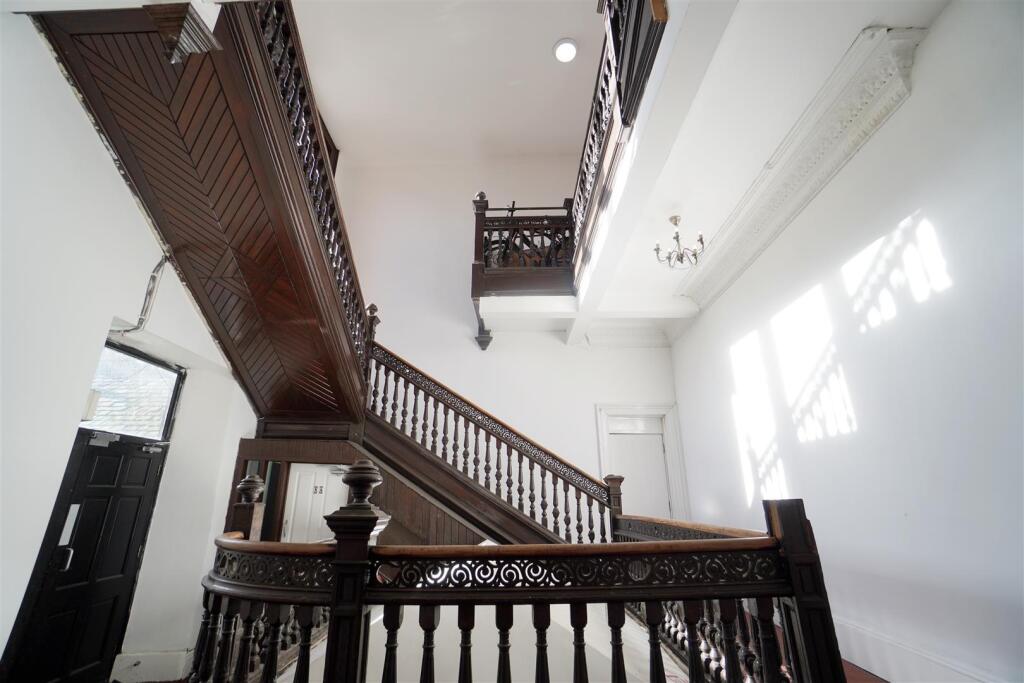 Apartment in Glasgow, South Lanarkshire - View 2