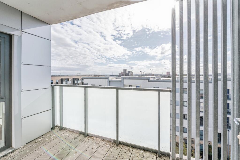 Apartment in Romford - More