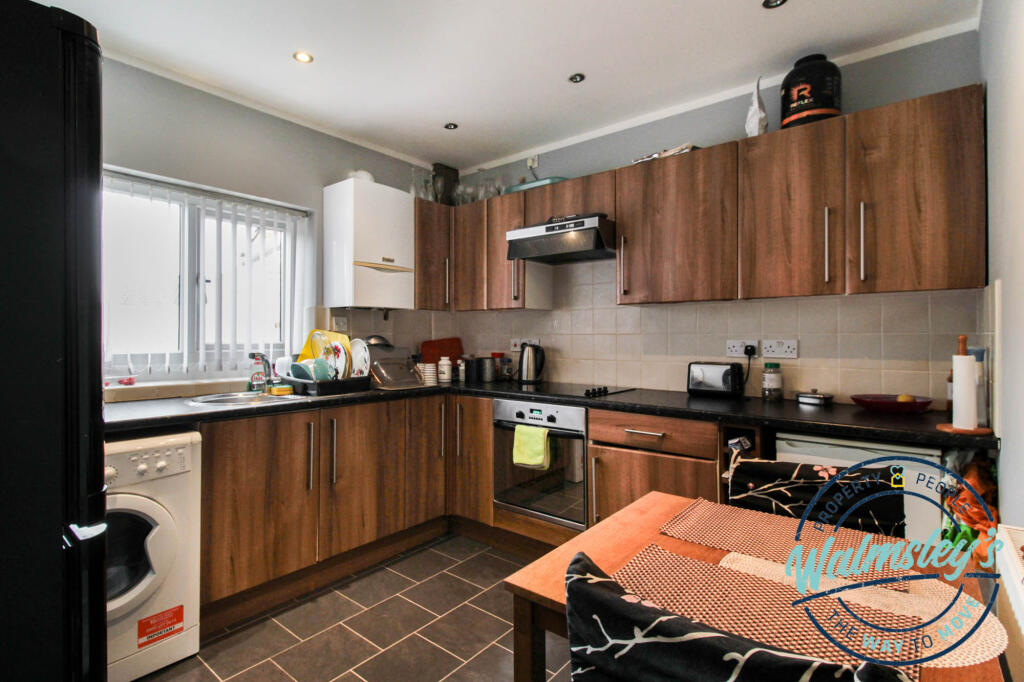 3-bed house on Stonebury Avenue, Eastern Green, Coventry, CV5, £250,000