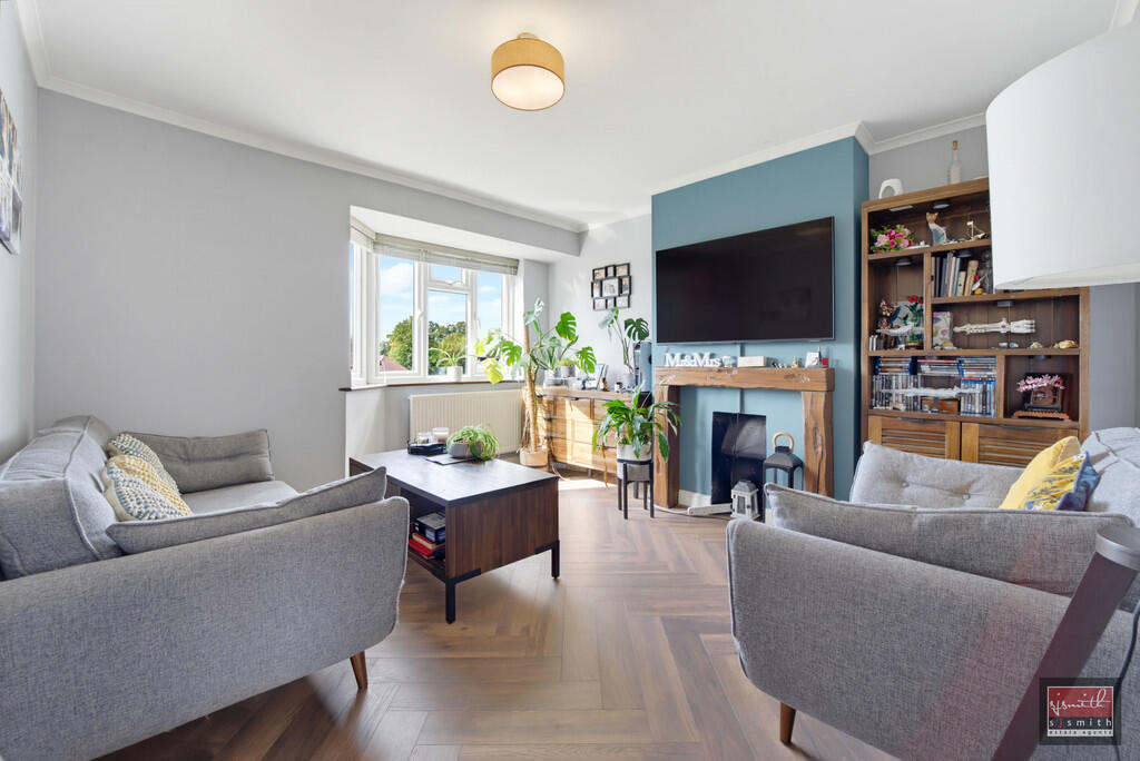 Apartment in Sunbury-on-Thames, Surrey