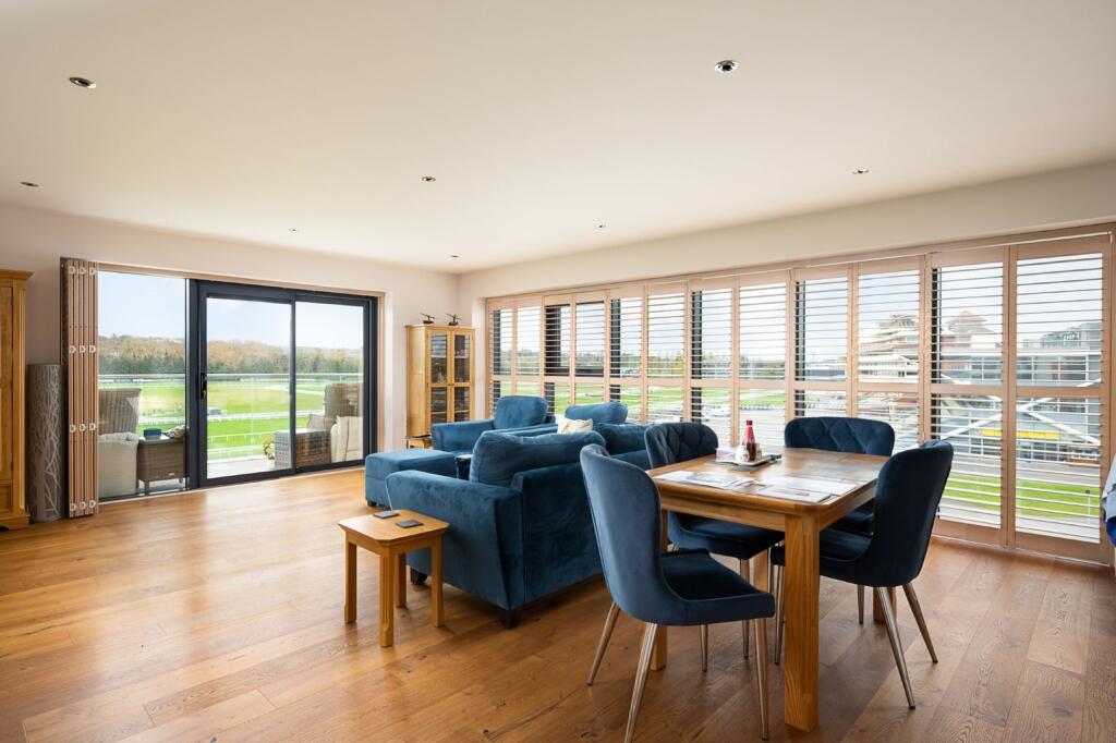 Kingman Way, Racecourse, Newbury, RG14 photo 3