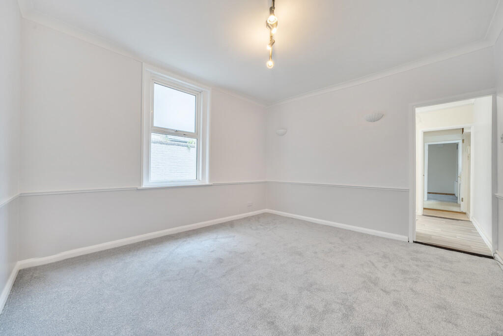 Apartment in Portsmouth - View 3