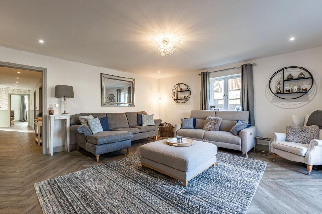 Detached Three-Bedroom Home in Upwell with an A-Rated EPC photo 4
