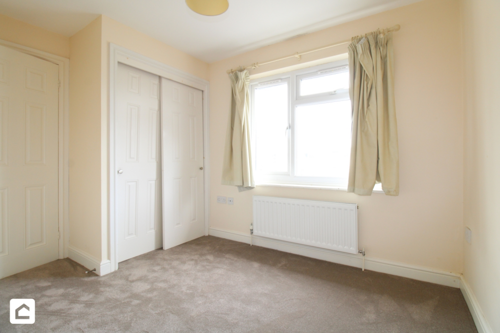Apartment in Redhill, South Earlswood - More