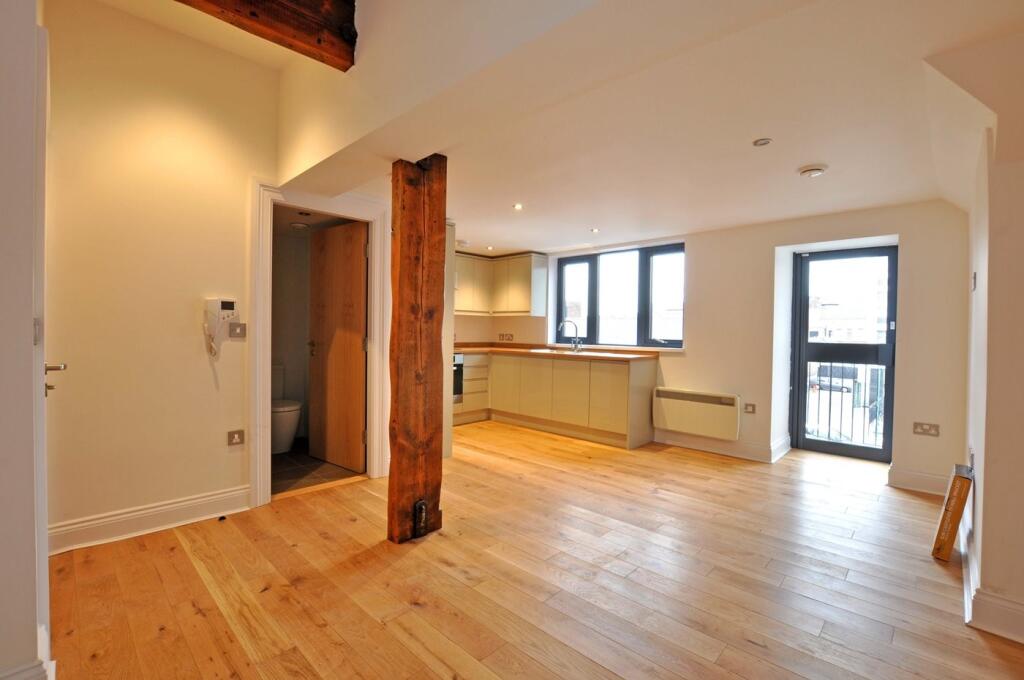 Apartment in Newcastle upon Tyne - View 2