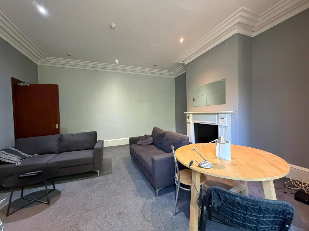 House in Leeds, Woodhouse Cliff, Hyde Park - View 5