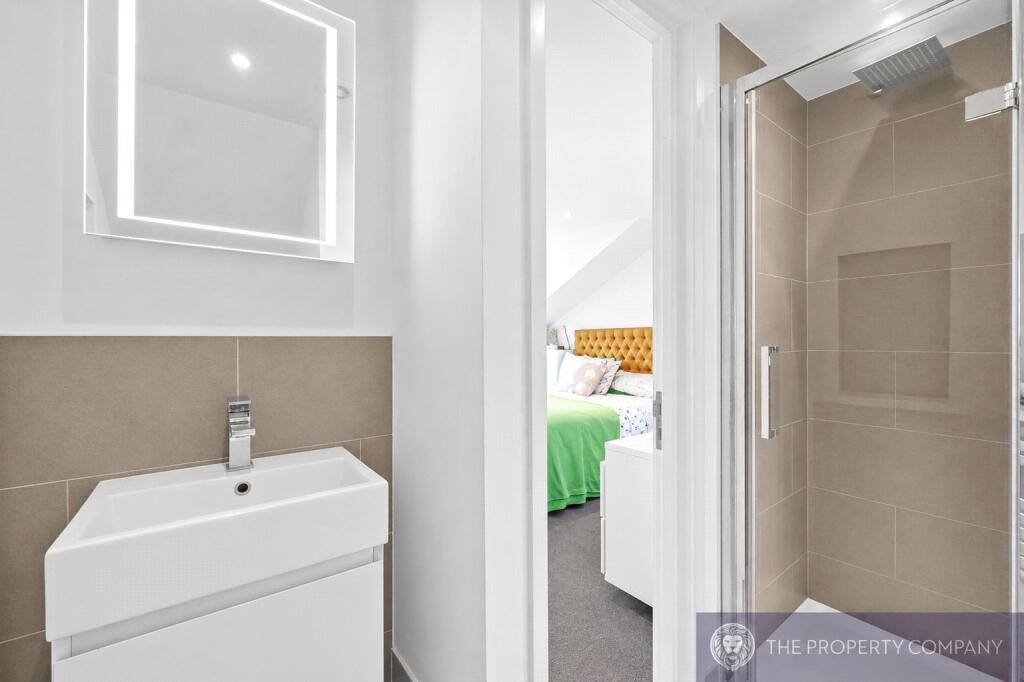Apartment in London - View 5