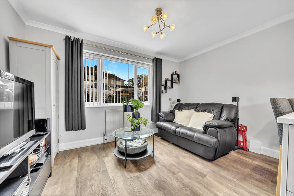 House in Romford - More