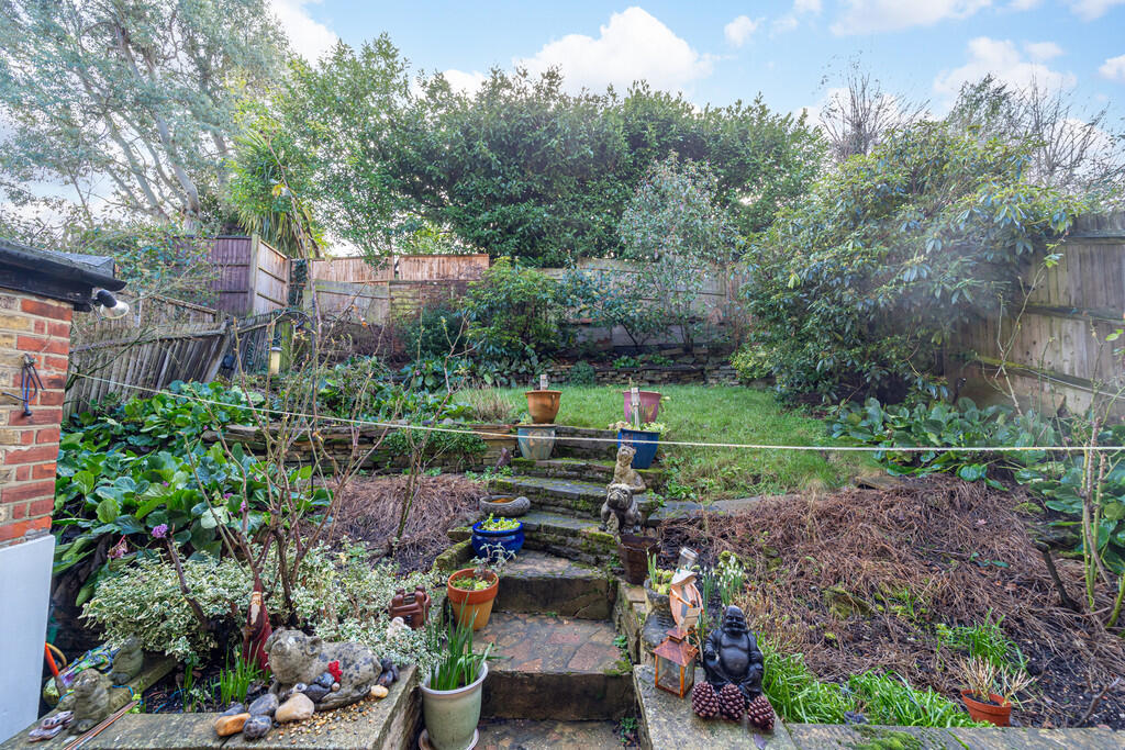 House in London - View 2