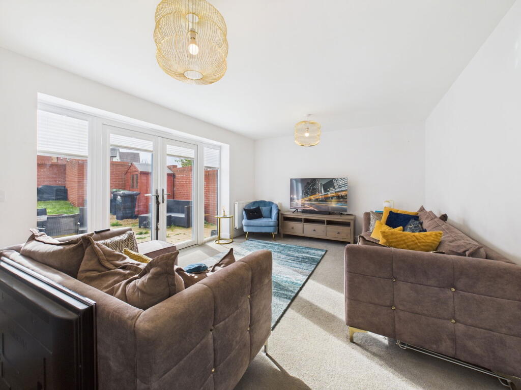 Larkspur Drive, Calne photo 3