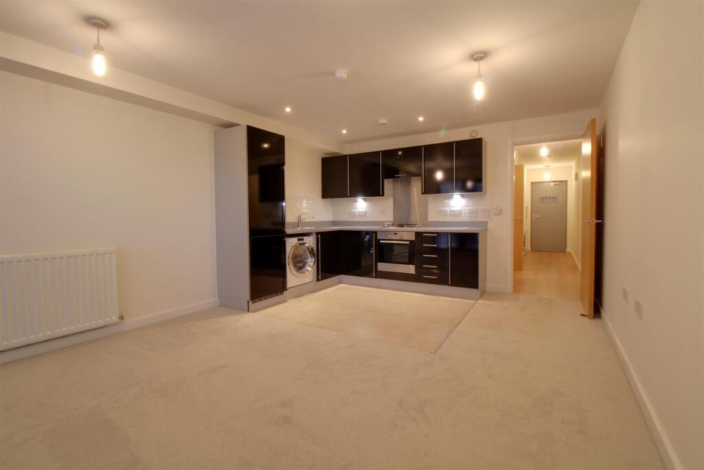 Apartment in Gloucester, Kings Barton - View 3
