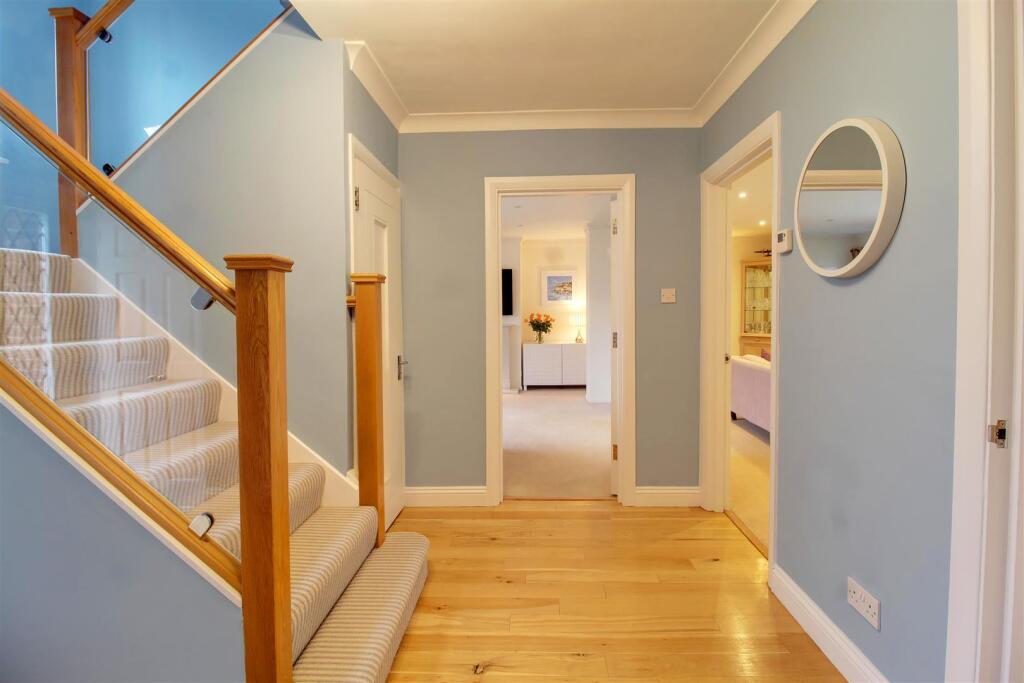 House in Potters Bar, Hertfordshire - View 5